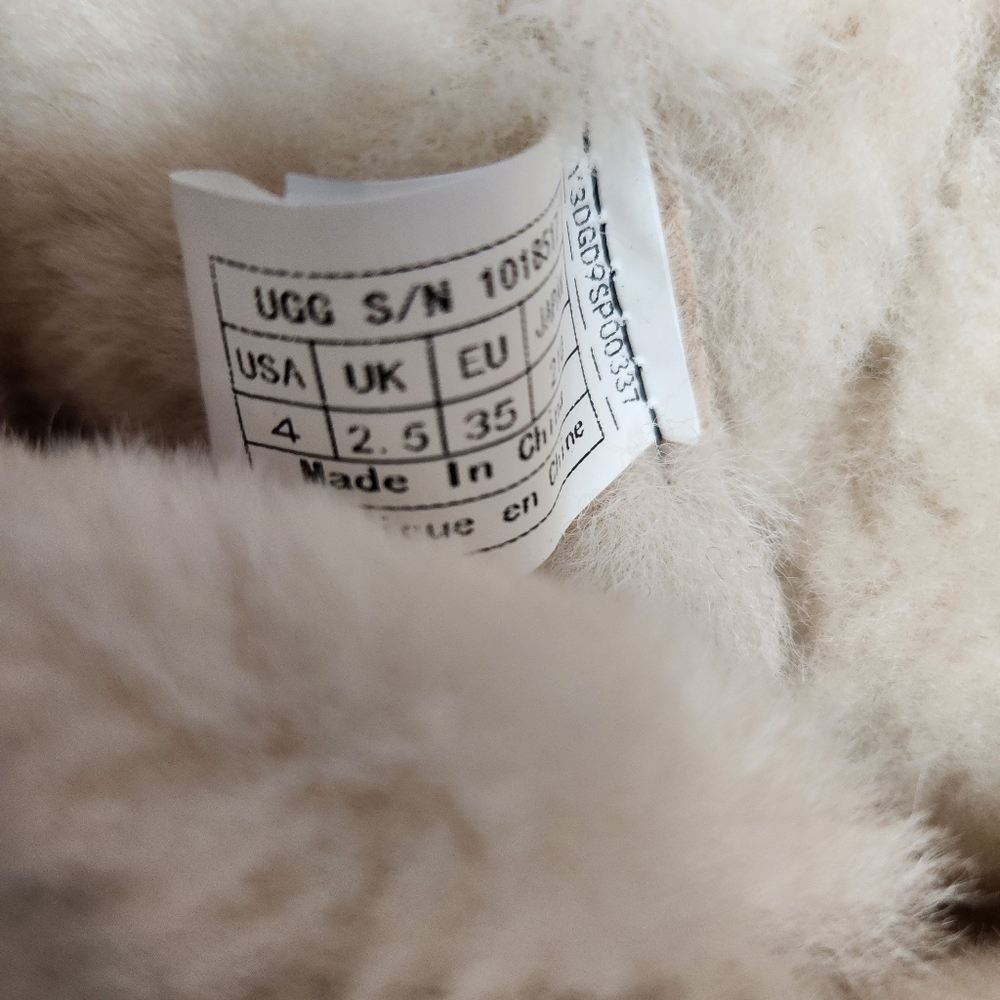 Cozy Ugg Shearling Boots with Pink Pom Poms - Picture 7 of 8